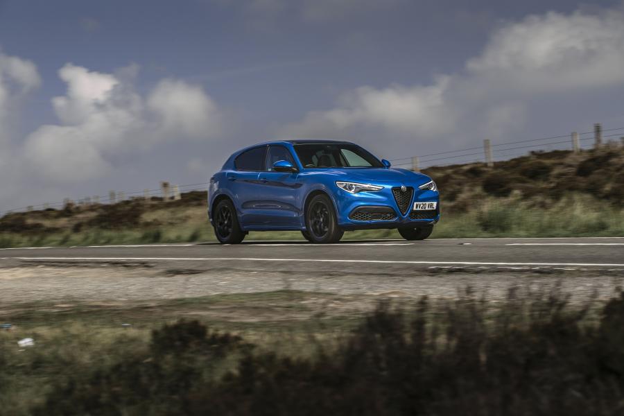  Alfa Romeo Stelvio Veloce (949) 2020 года  (UK) (фото 4 из 40)